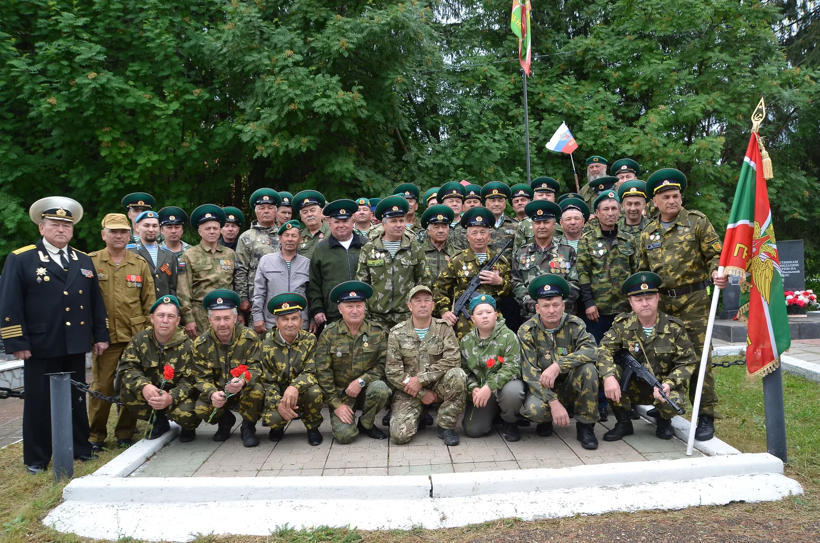 Сик һаҡсылары үҙ байрам көнөн митинг, автоуҙыш һәм шишмә асыу менән билдәләне