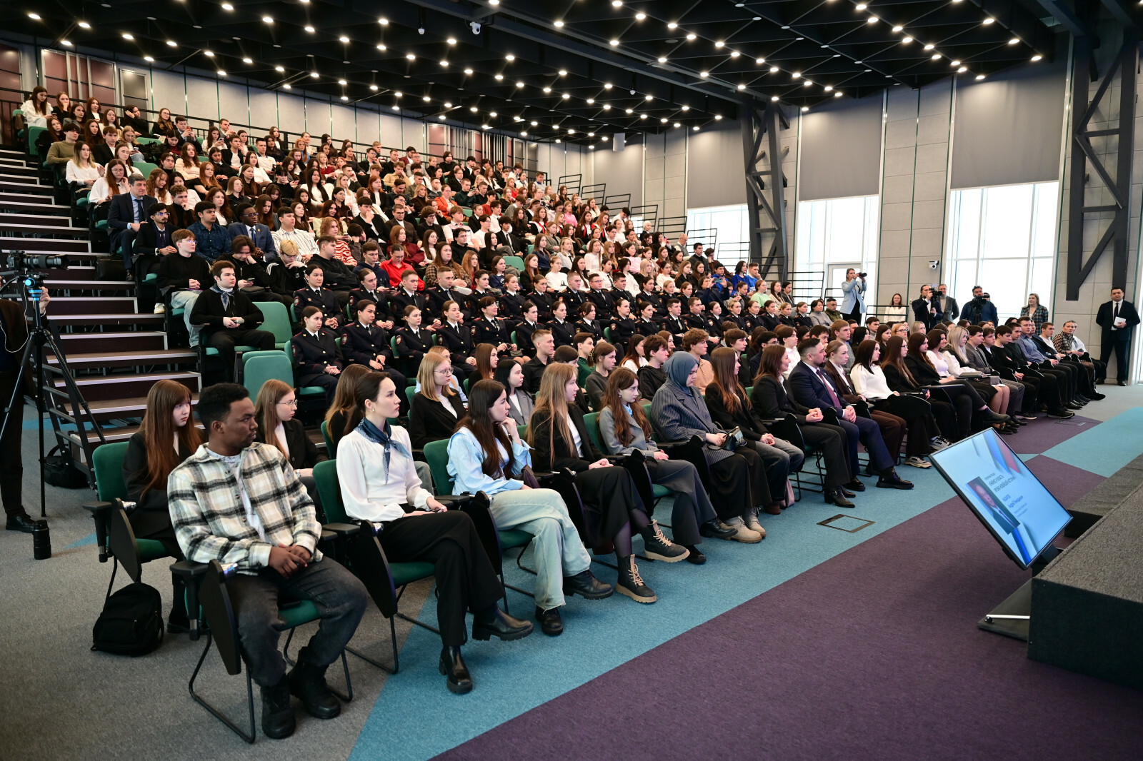 Андрей Назаров выступил с лекцией перед студентами ВУЗов