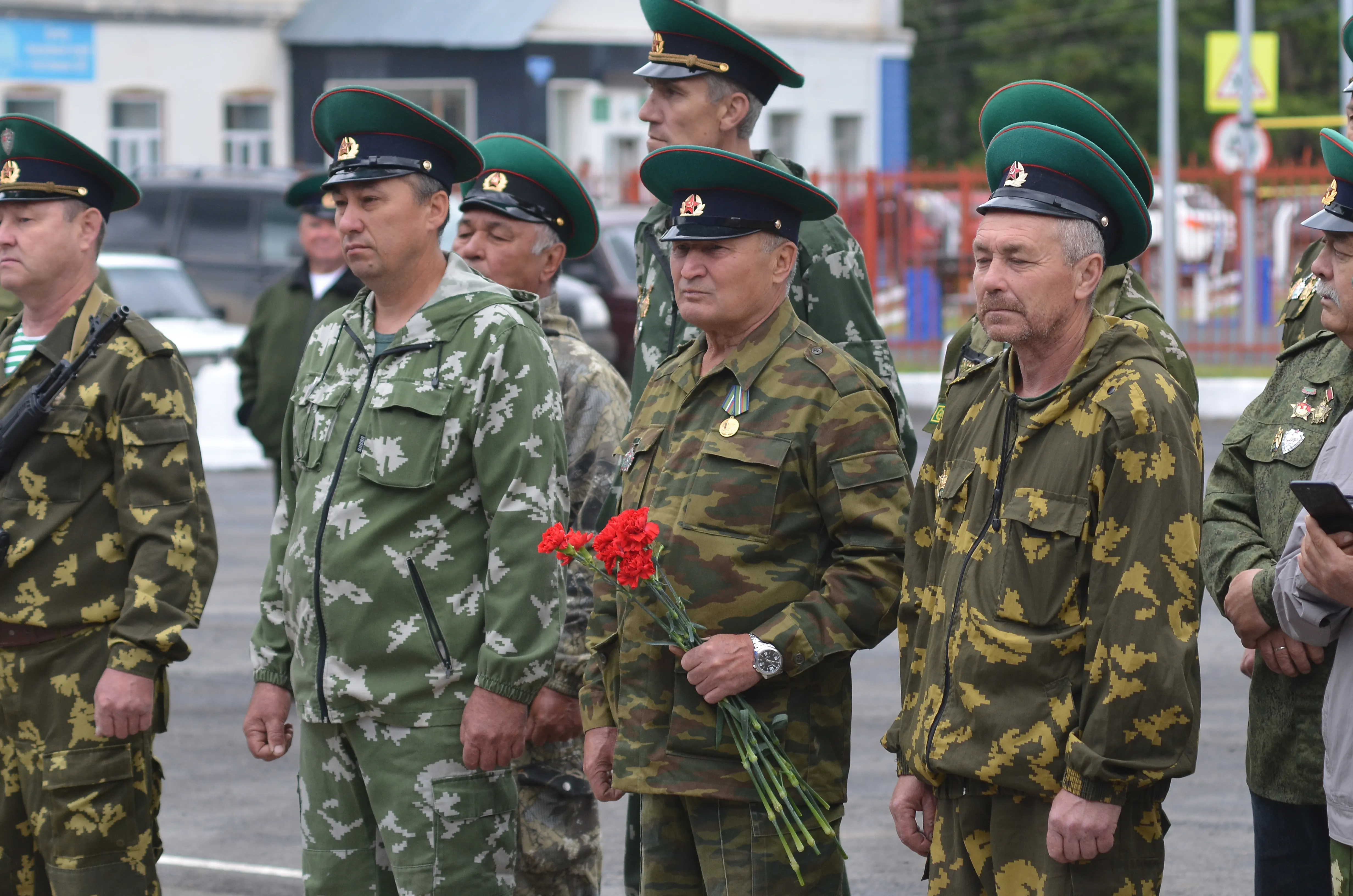 Сик һаҡсылары үҙ байрам көнөн митинг, автоуҙыш һәм шишмә асыу менән билдәләне