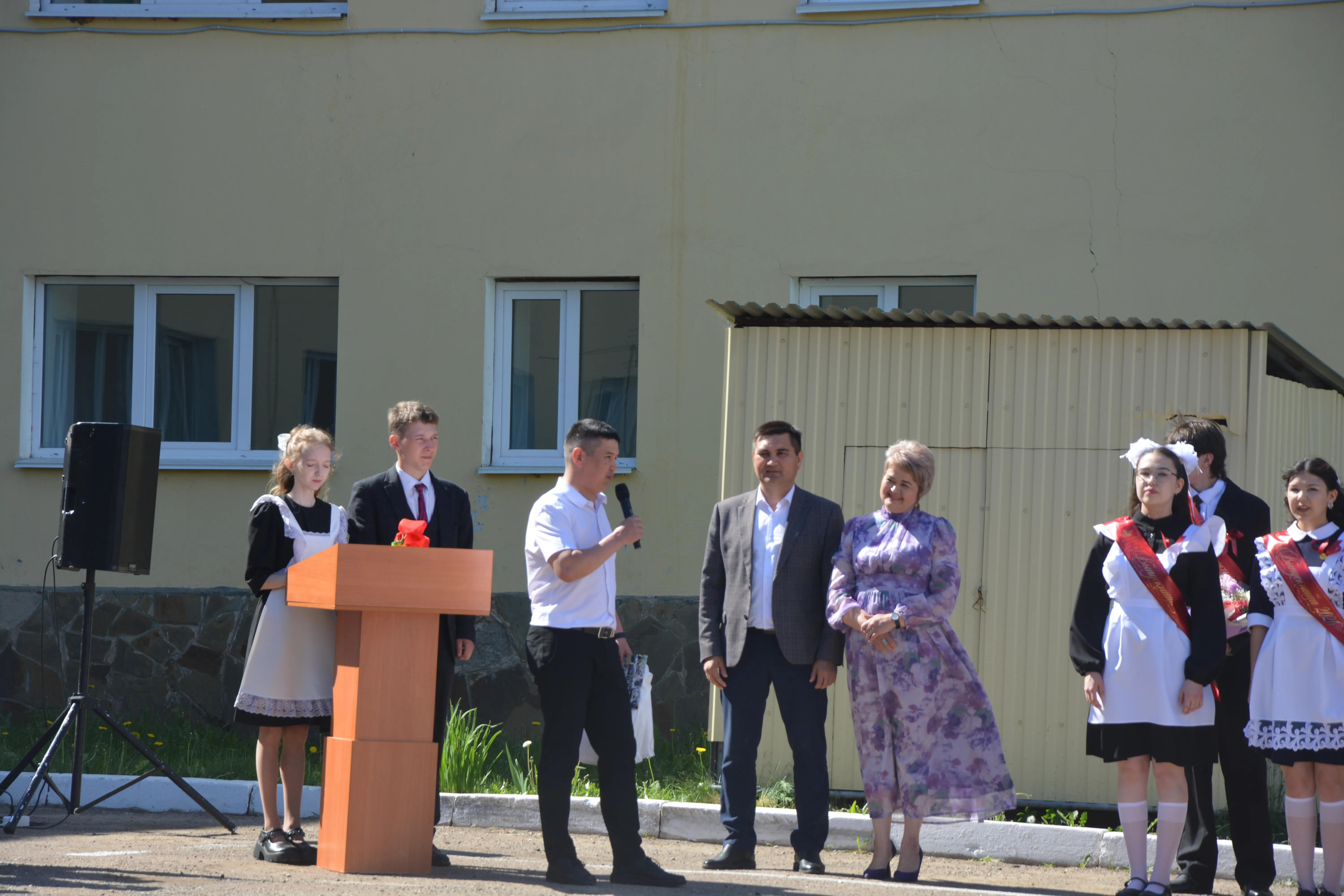 Аҡ юл һеҙгә, сығарылыш уҡыусылары!