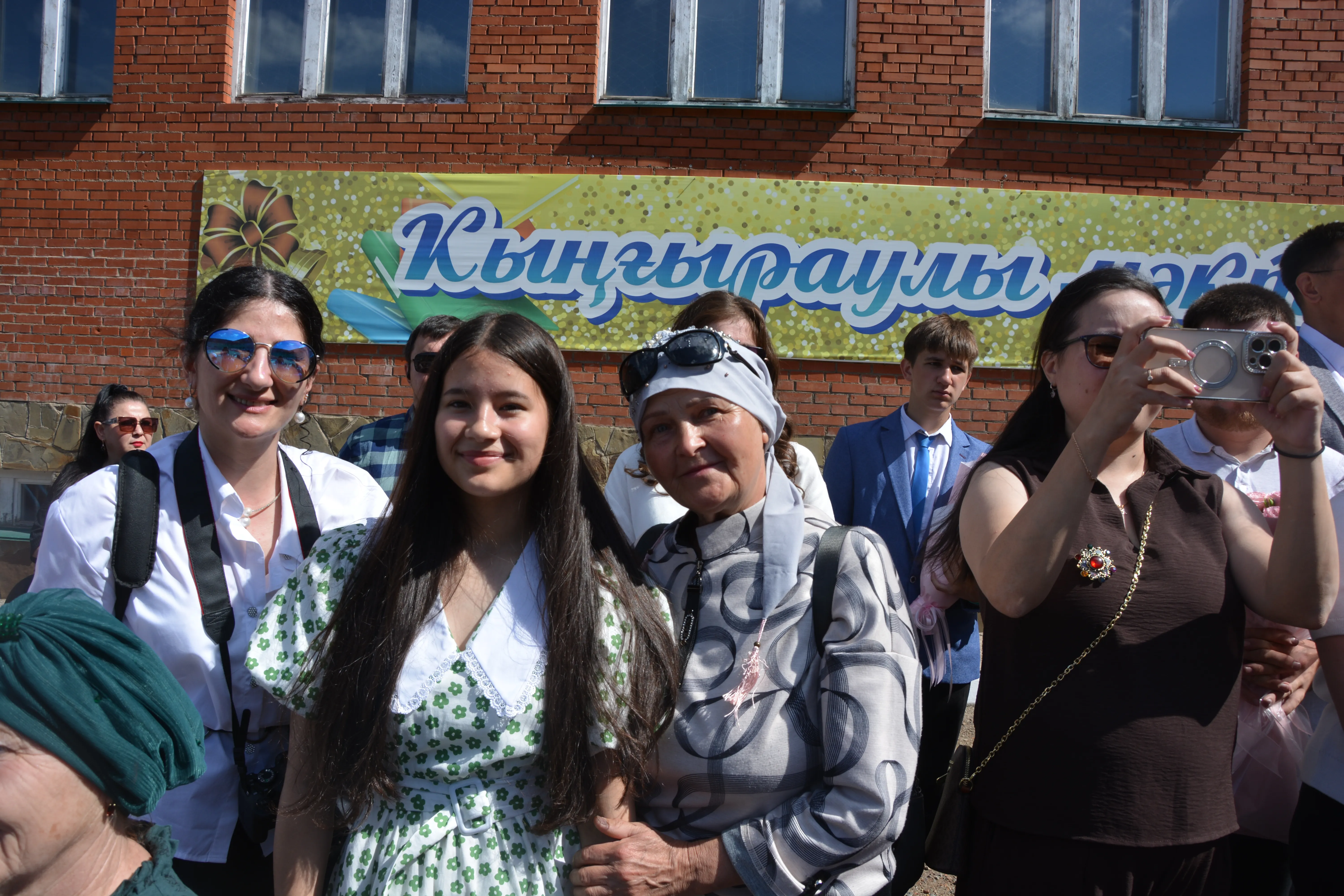 Аҡ юл һеҙгә, сығарылыш уҡыусылары!