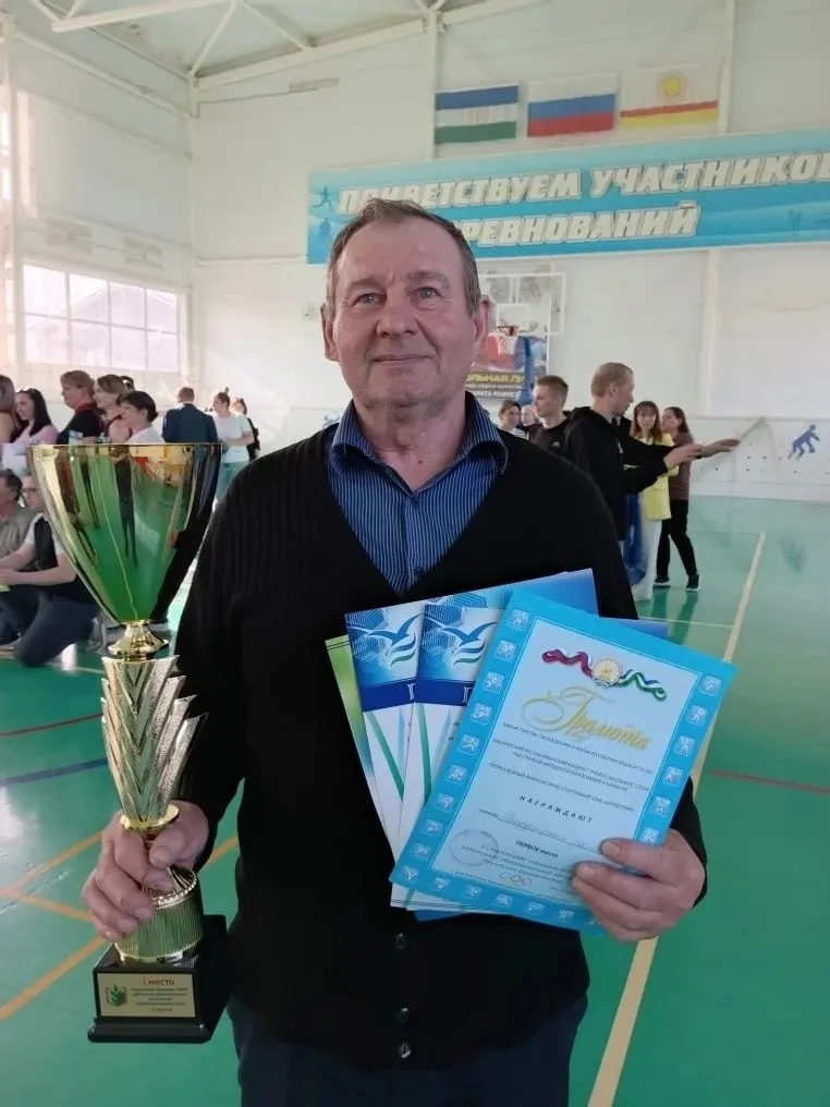 Ғафури уҡытыусылары - чемпион!