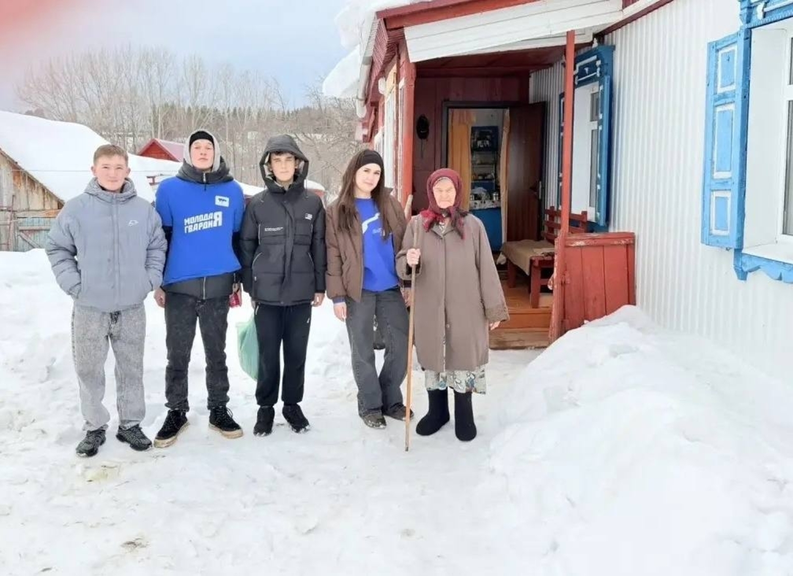 “Йәш гвардия”сылар ветерандарға ярҙам итә