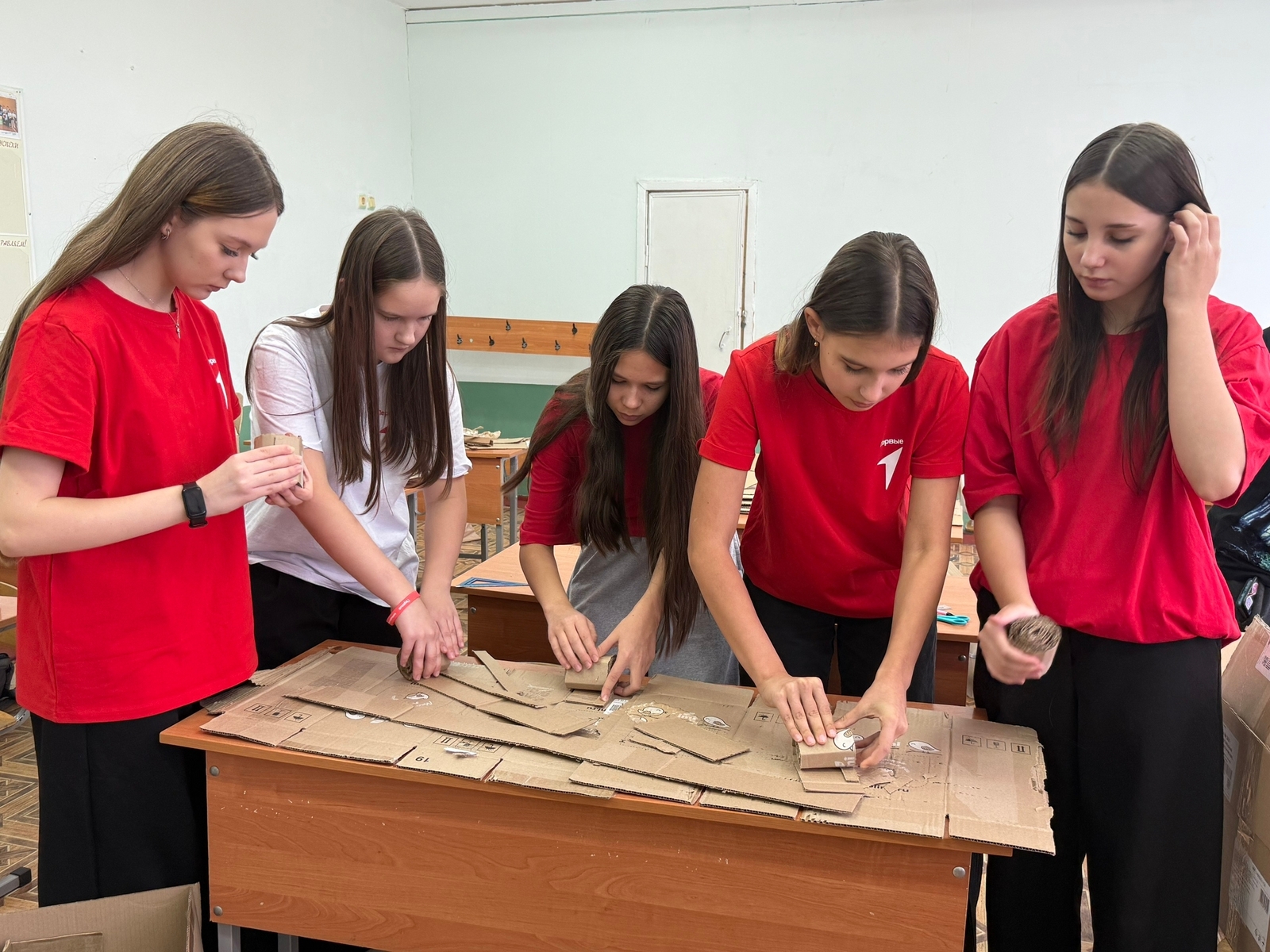 Красноусолдағы 3-сө мәктәп уҡыусылары окоп шәмдәре әҙерләне