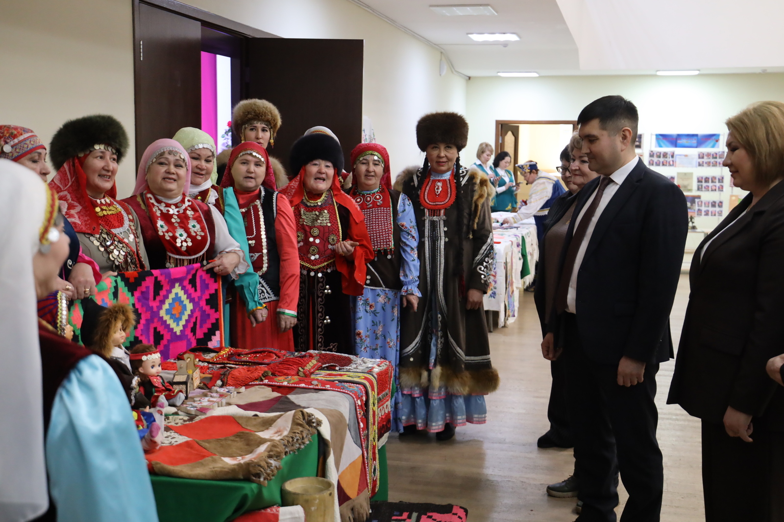 Халҡыбыҙ дуҫ-татыу йәшәһен!