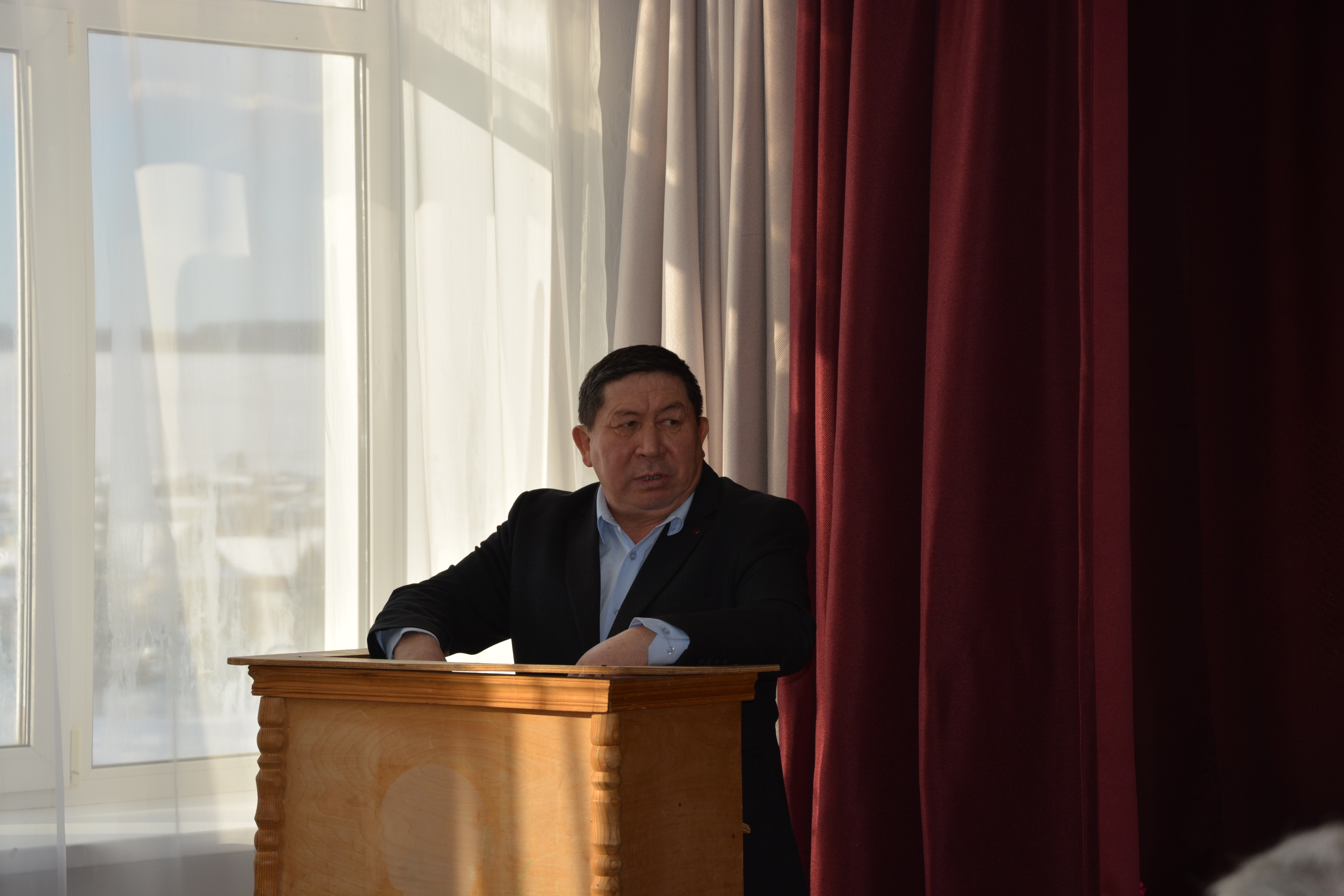 Мәктәптең ҡыйыу уҡыусыһына Герой партаһы асылды