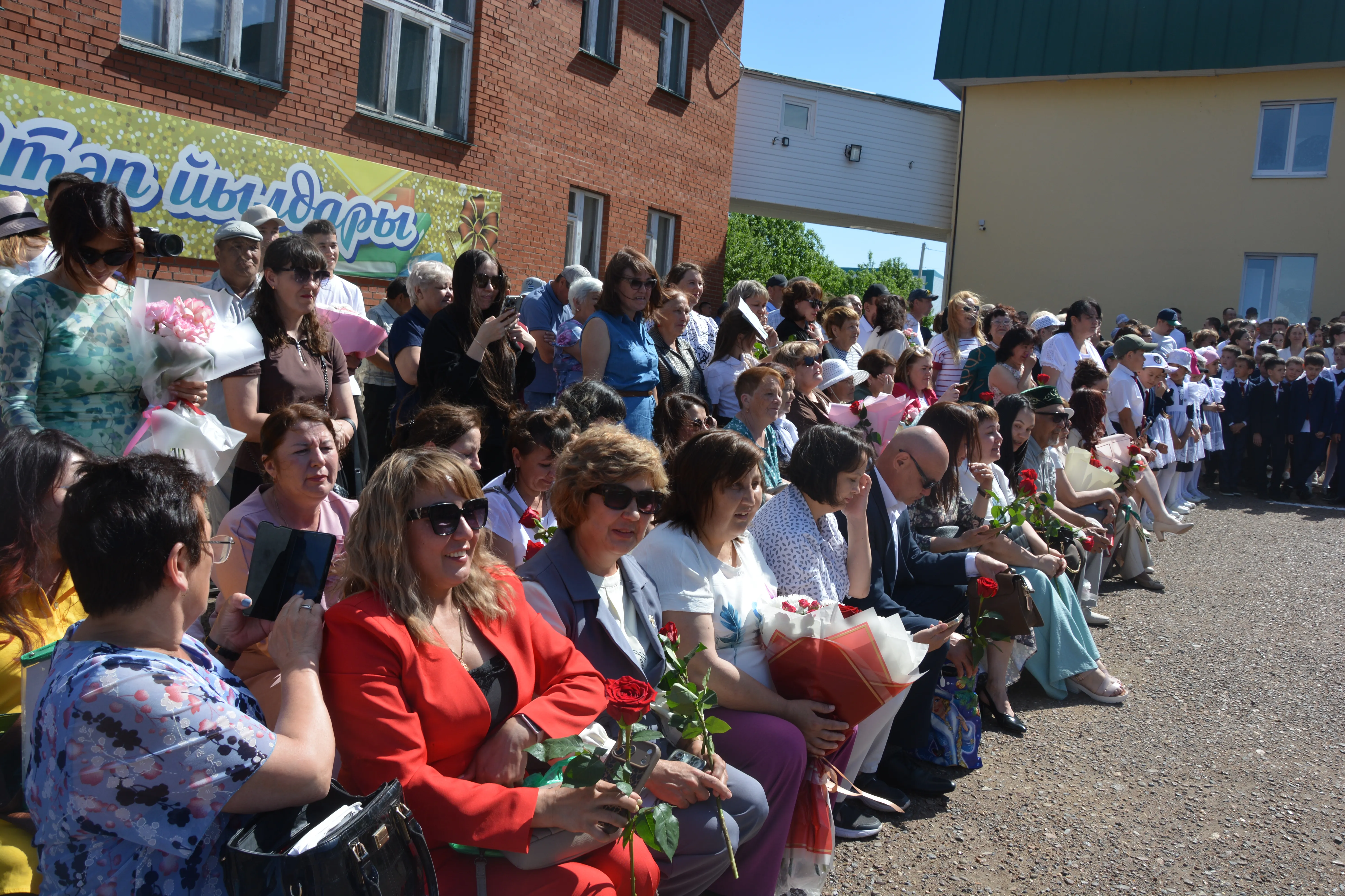 Аҡ юл һеҙгә, сығарылыш уҡыусылары!