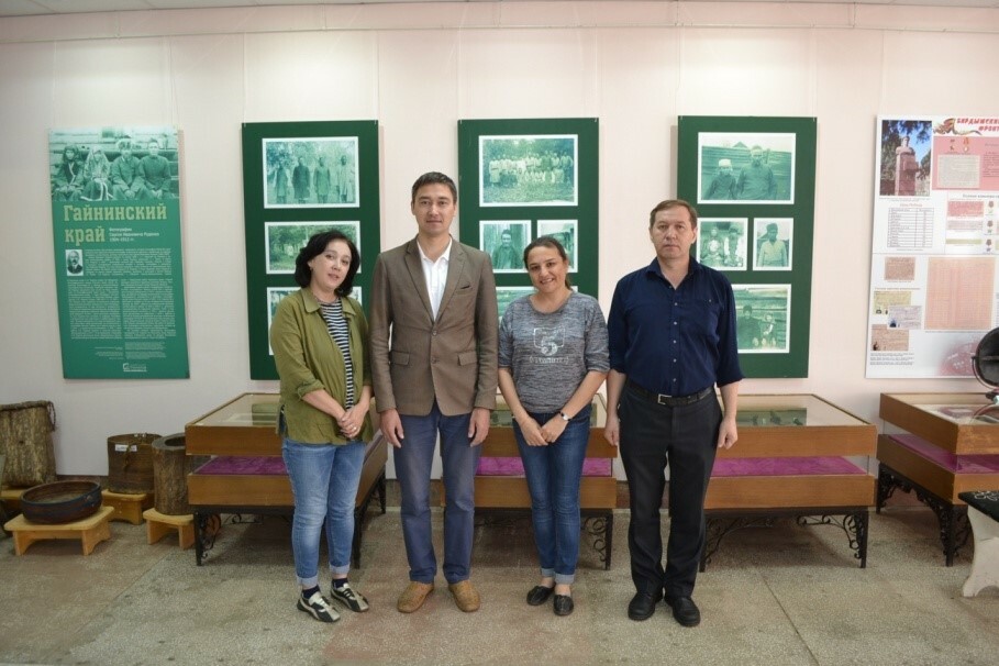 Яҡты йондоҙ булып атылды ул...