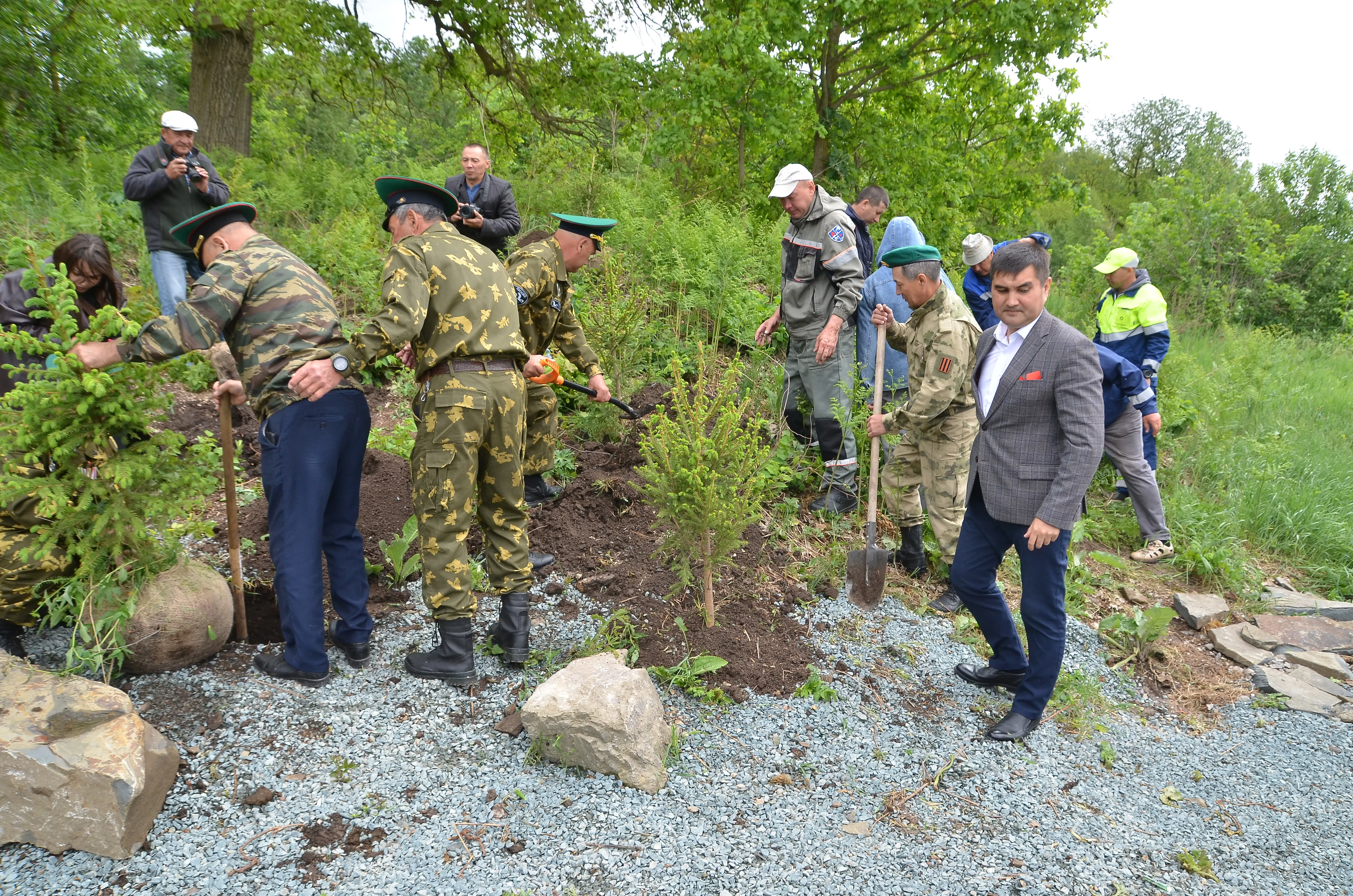 Сик һаҡсылары үҙ байрам көнөн митинг, автоуҙыш һәм шишмә асыу менән билдәләне