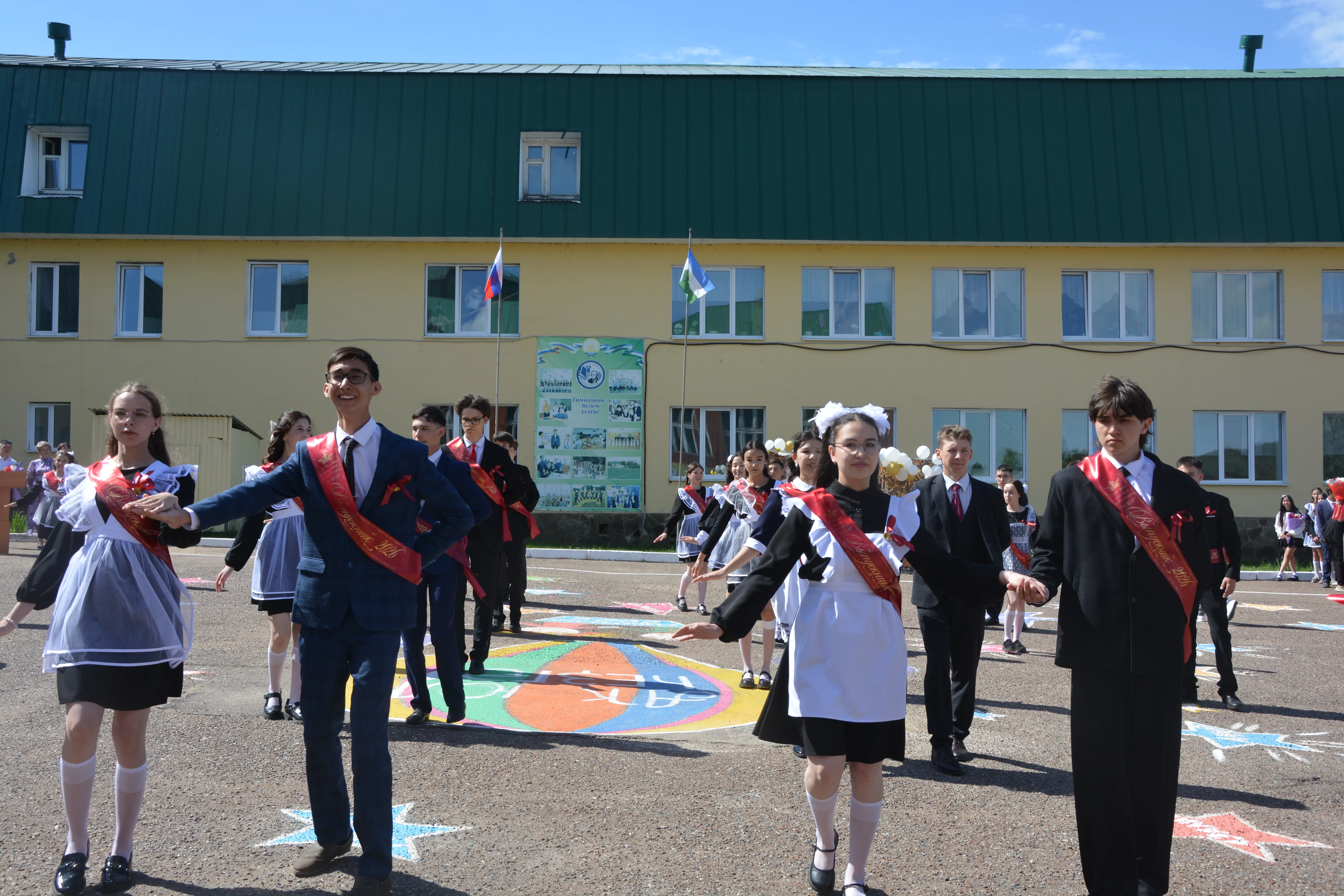 Аҡ юл һеҙгә, сығарылыш уҡыусылары!