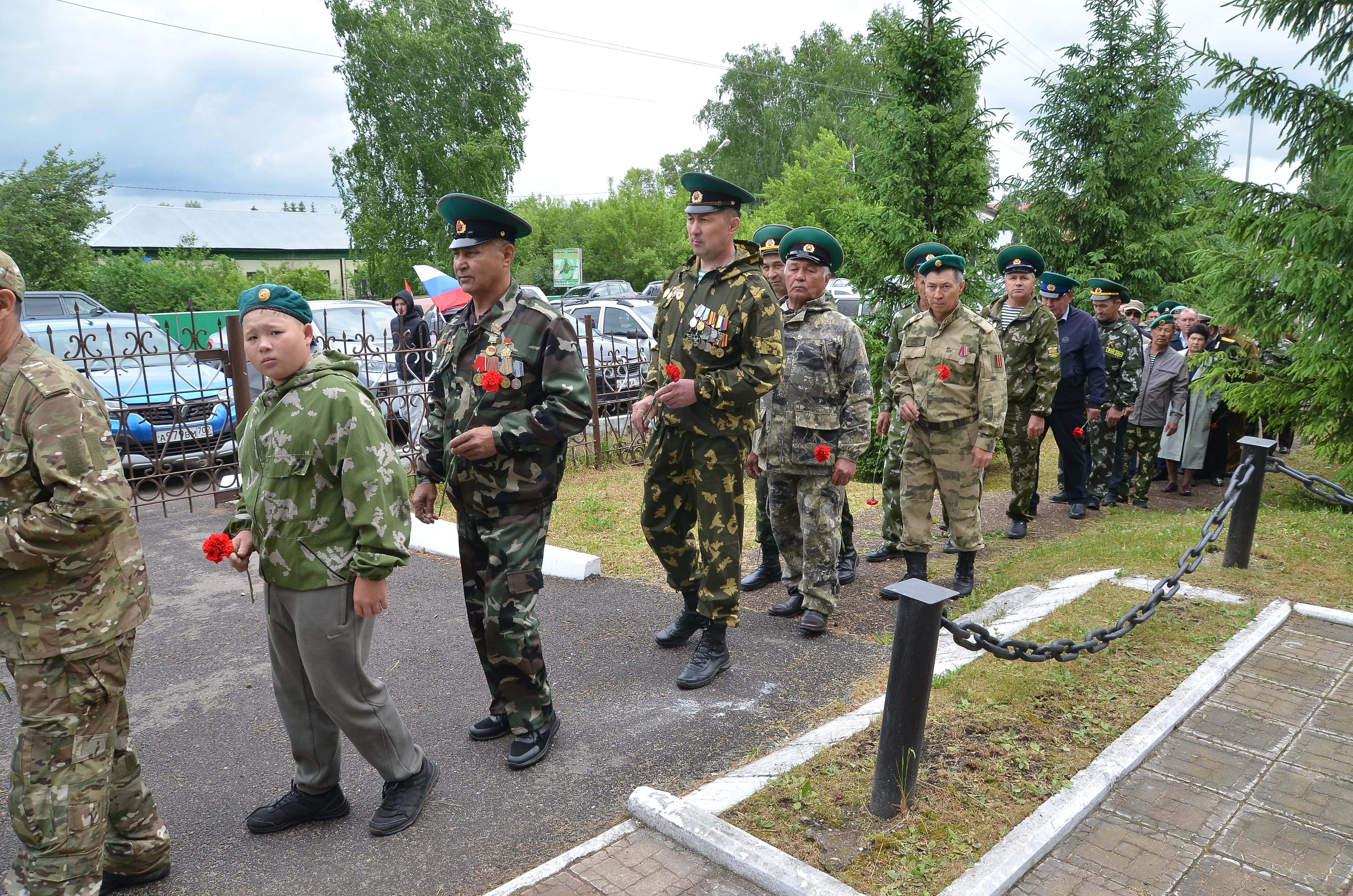 Сик һаҡсылары үҙ байрам көнөн митинг, автоуҙыш һәм шишмә асыу менән билдәләне