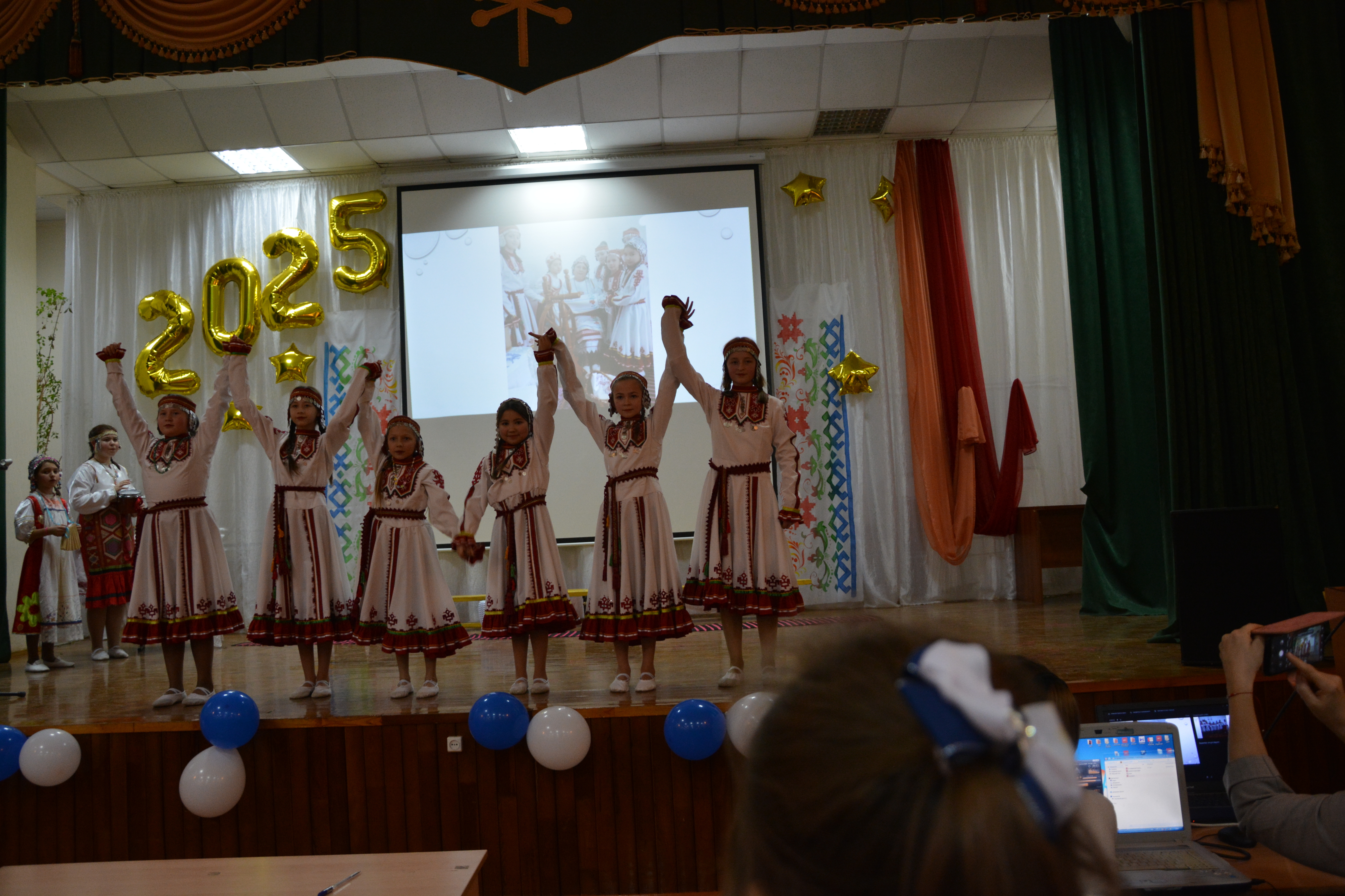 Балалар халҡыбыҙ йолаларын күрһәтте