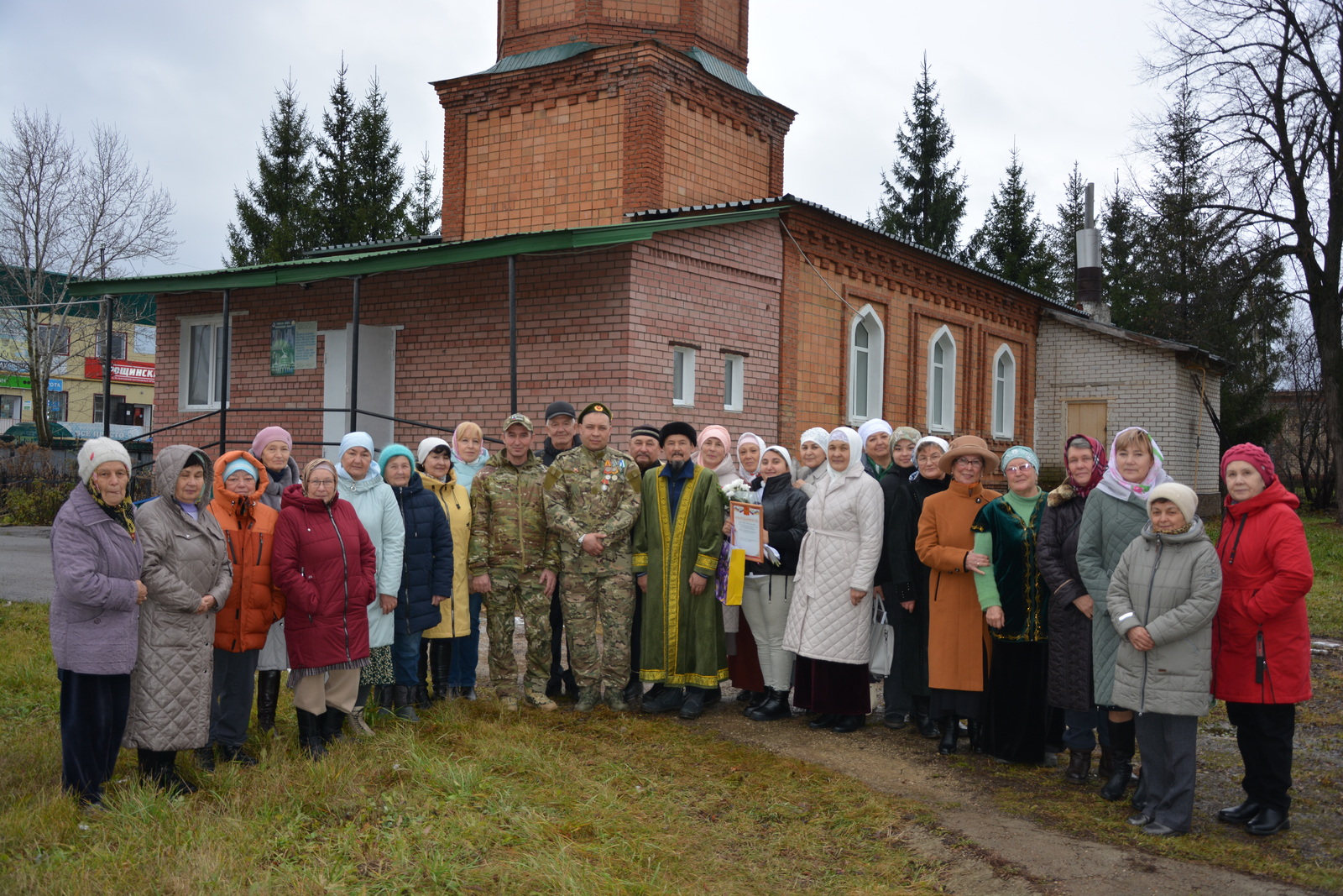 Бергә барыбер еңелерәк...
