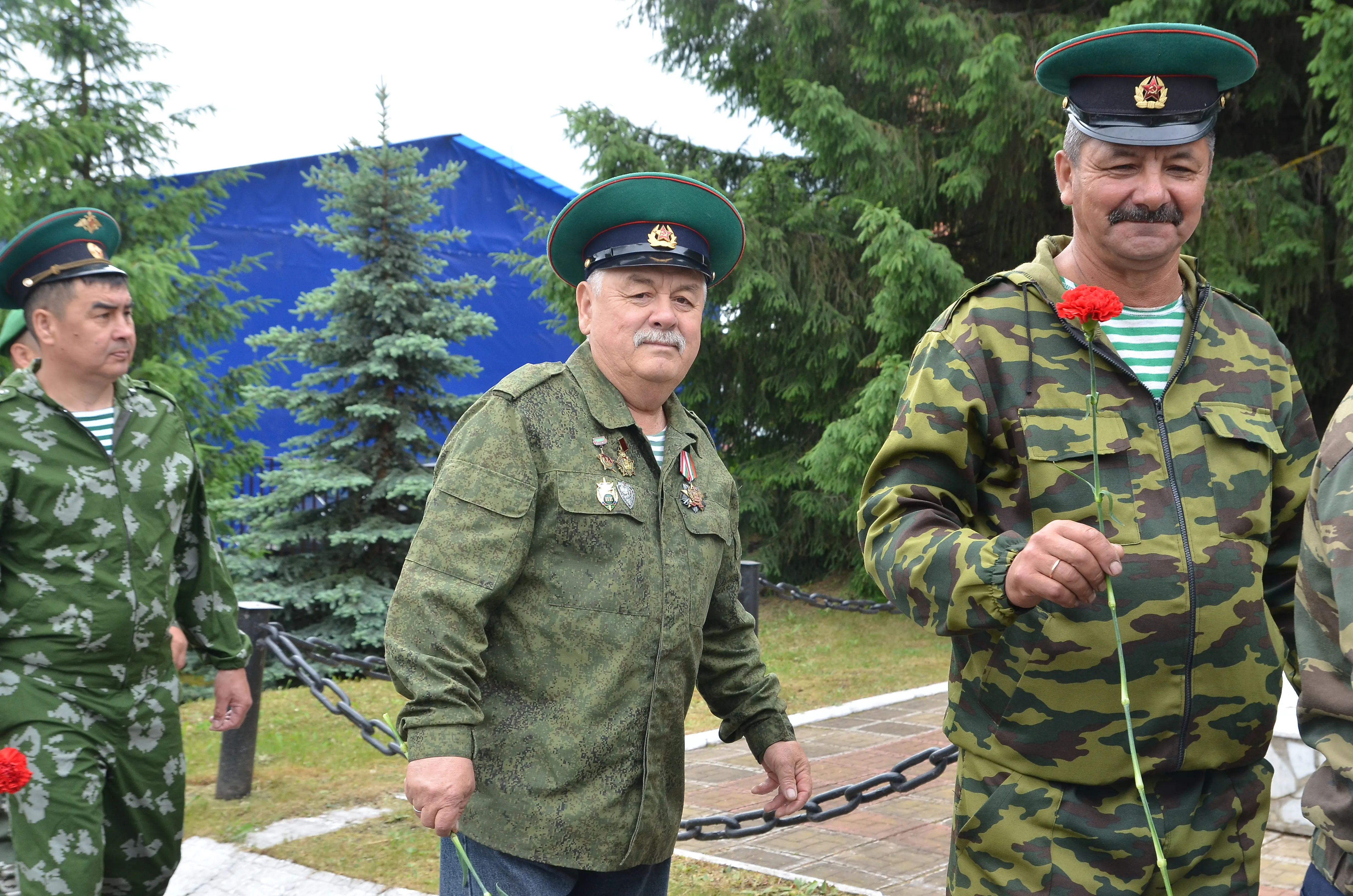 Сик һаҡсылары үҙ байрам көнөн митинг, автоуҙыш һәм шишмә асыу менән билдәләне
