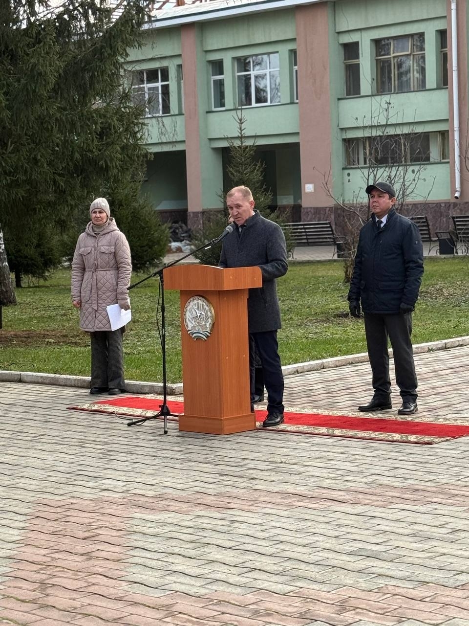 Байраҡтар Архангел районына тапшырылды