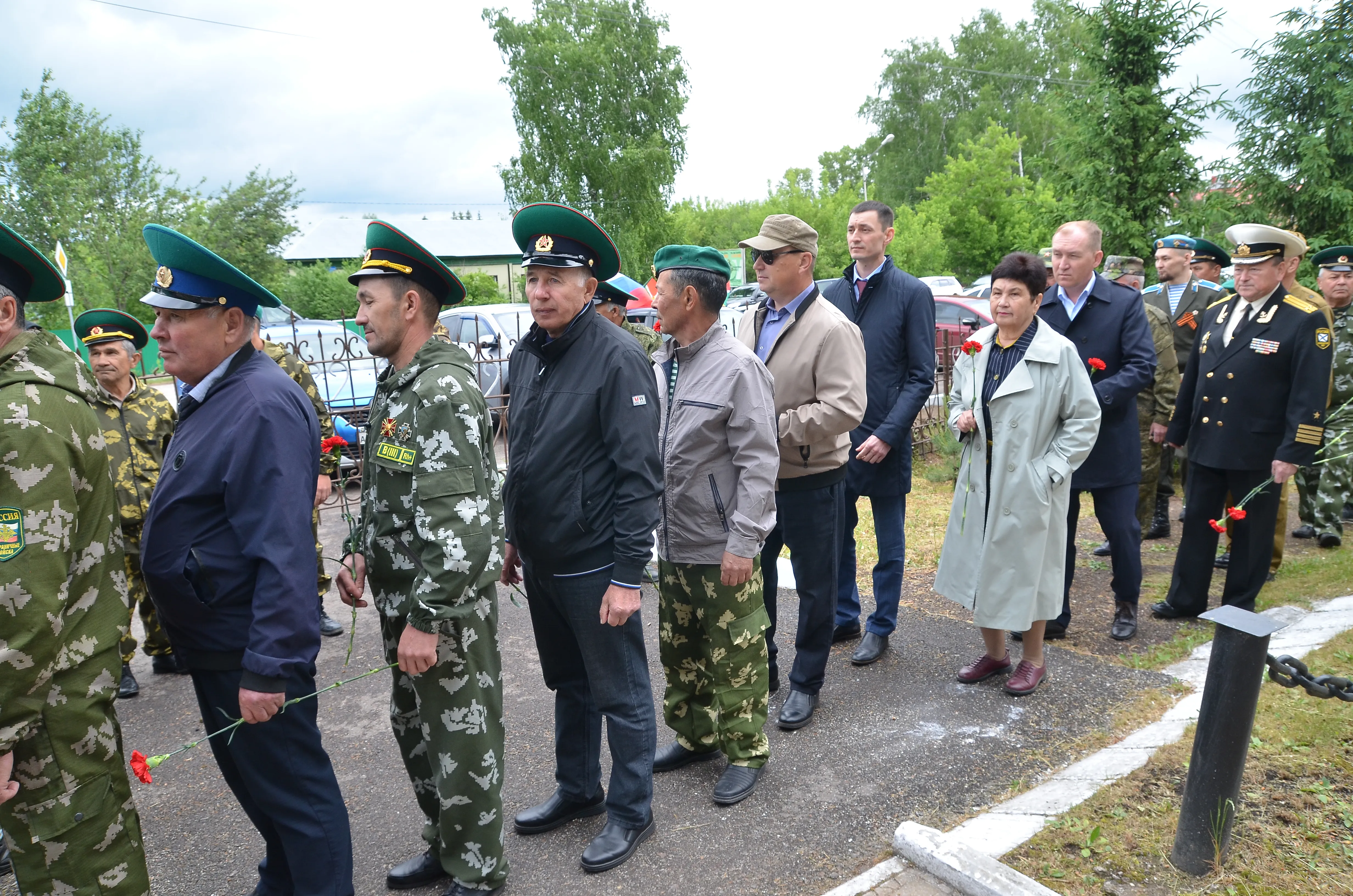 Сик һаҡсылары үҙ байрам көнөн митинг, автоуҙыш һәм шишмә асыу менән билдәләне