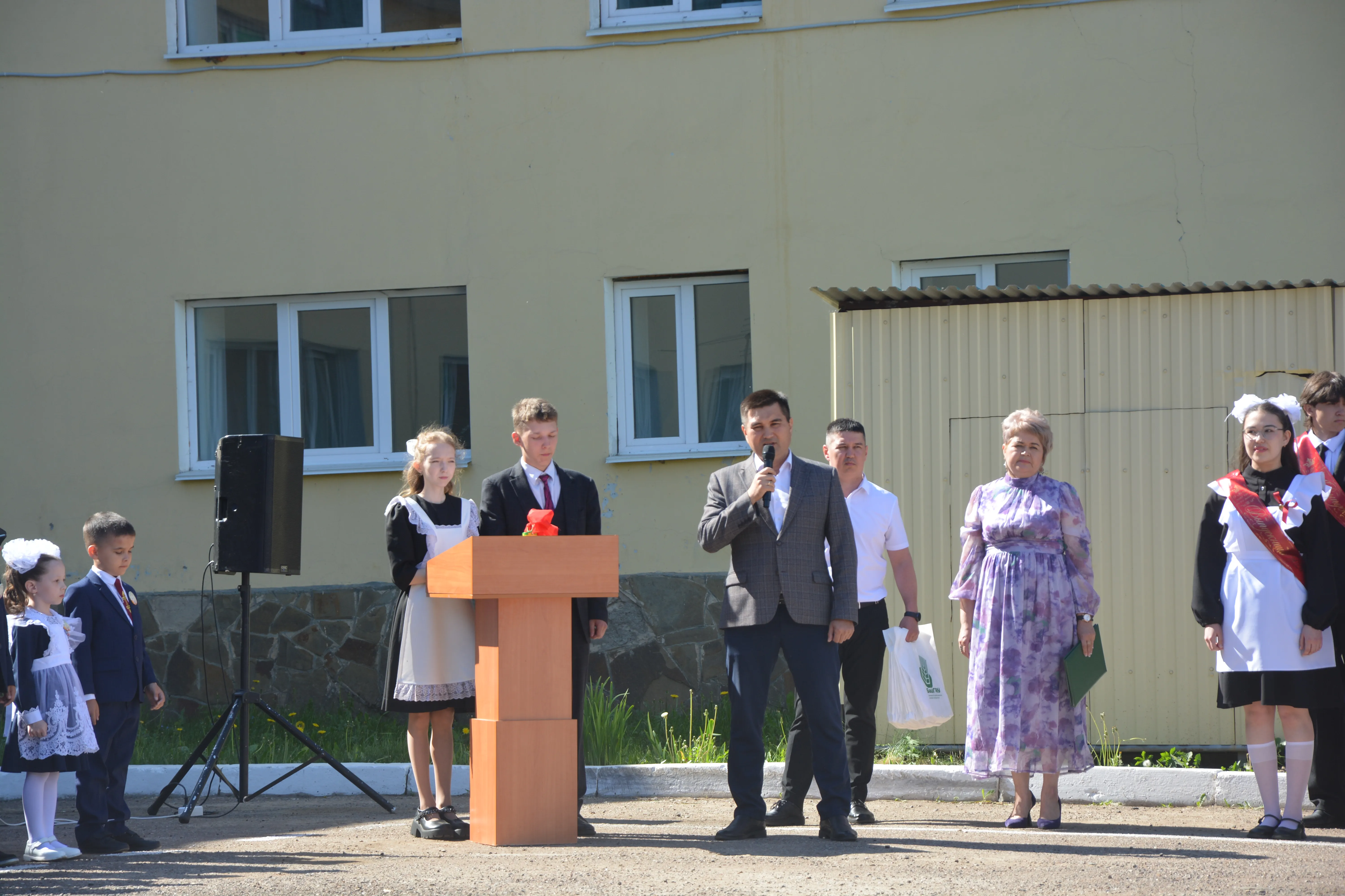 Аҡ юл һеҙгә, сығарылыш уҡыусылары!