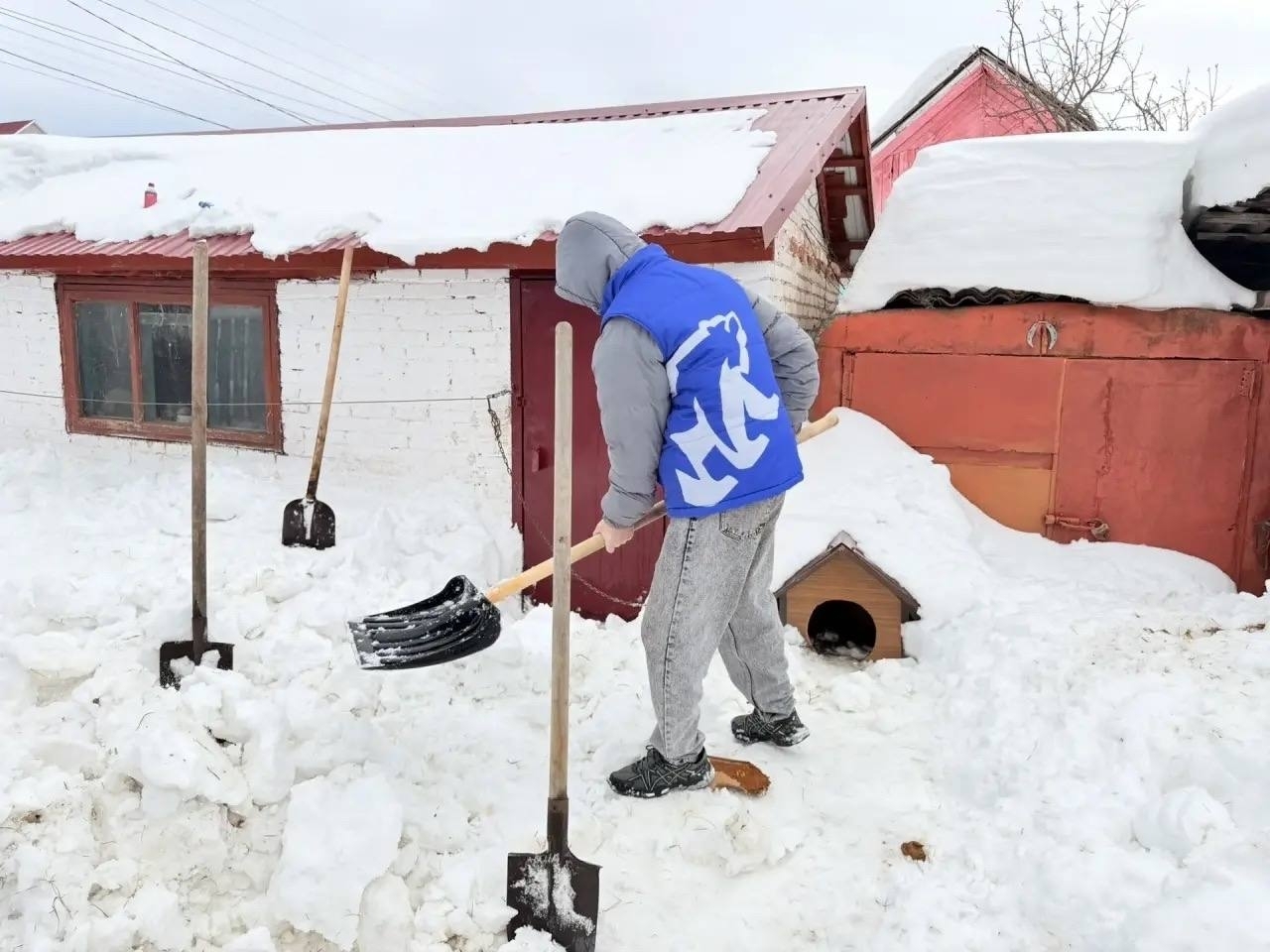 “Йәш гвардия”сылар ветерандарға ярҙам итә