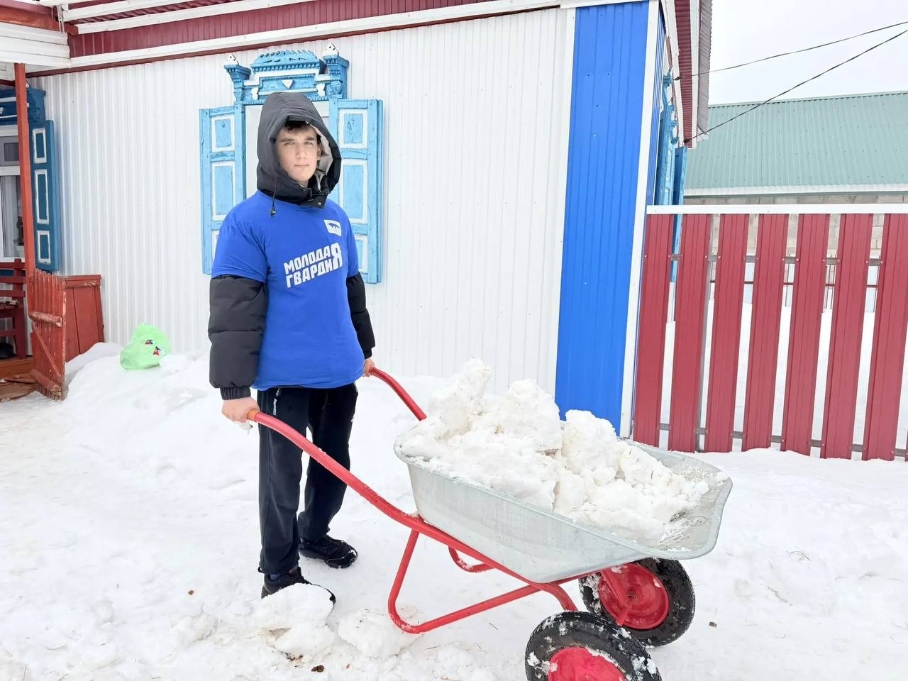 “Йәш гвардия”сылар ветерандарға ярҙам итә