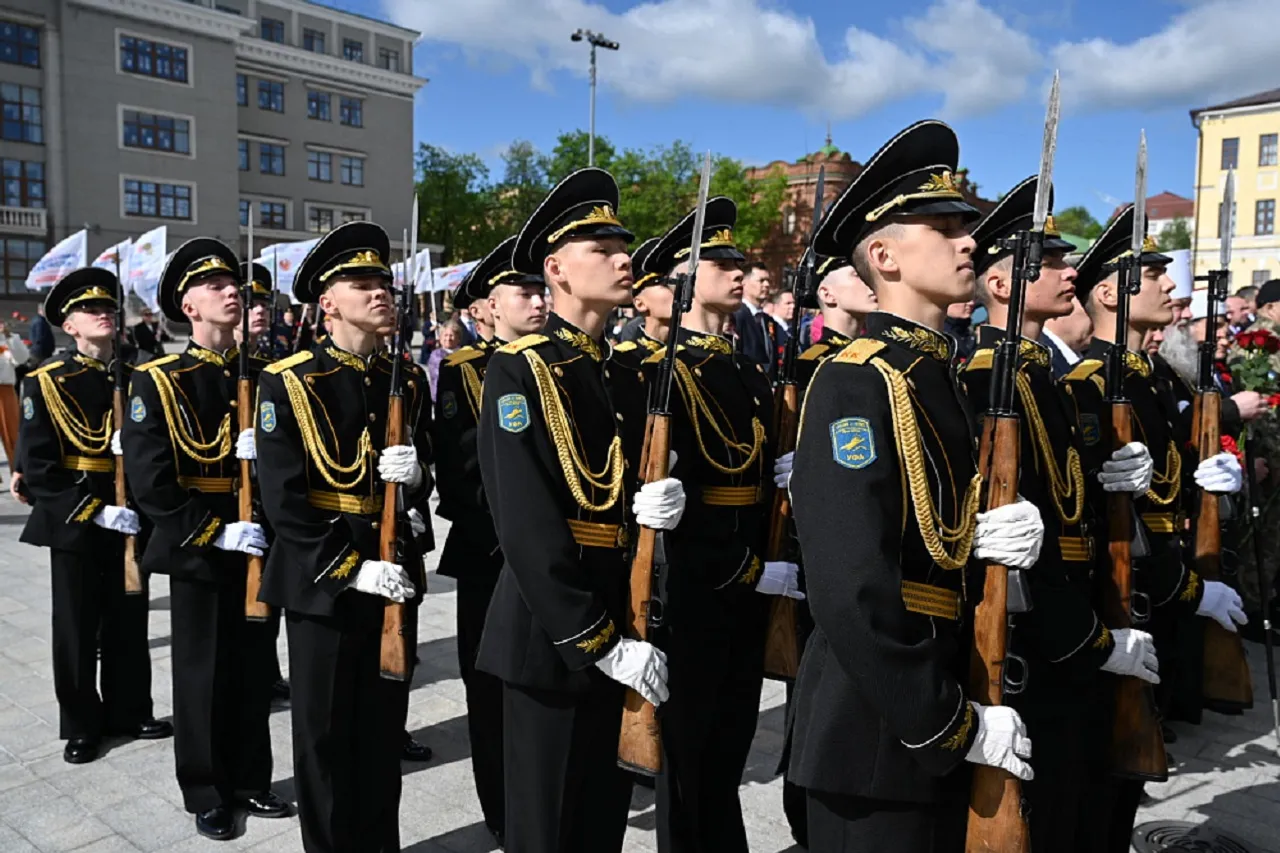Глава Башкирии возложил цветы к памятнику комдива Минигали Шаймуратова