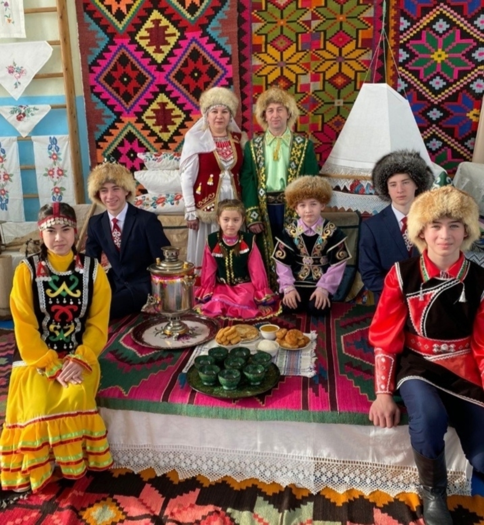 Тормоштары - мөбәрәк,  донъялары - түңәрәк