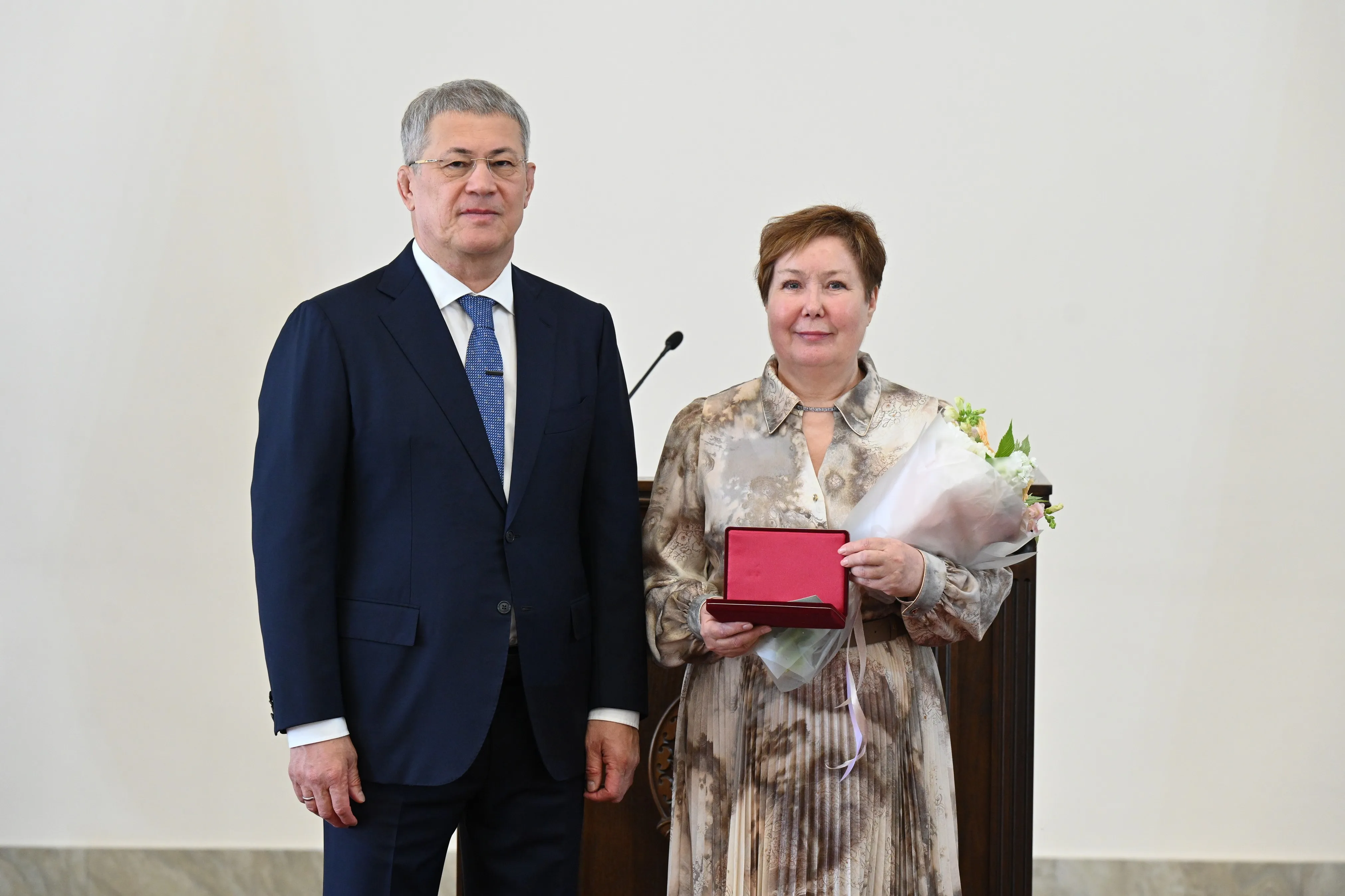 Pадий Xәбиров Pәсәйҙең hәм Башҡоpтостандың дәүләт наградаларын тапшыpҙы